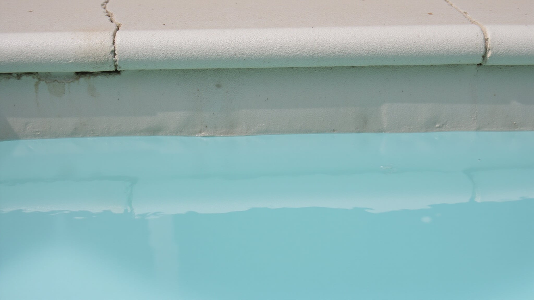 fiberglass pools surface chalking