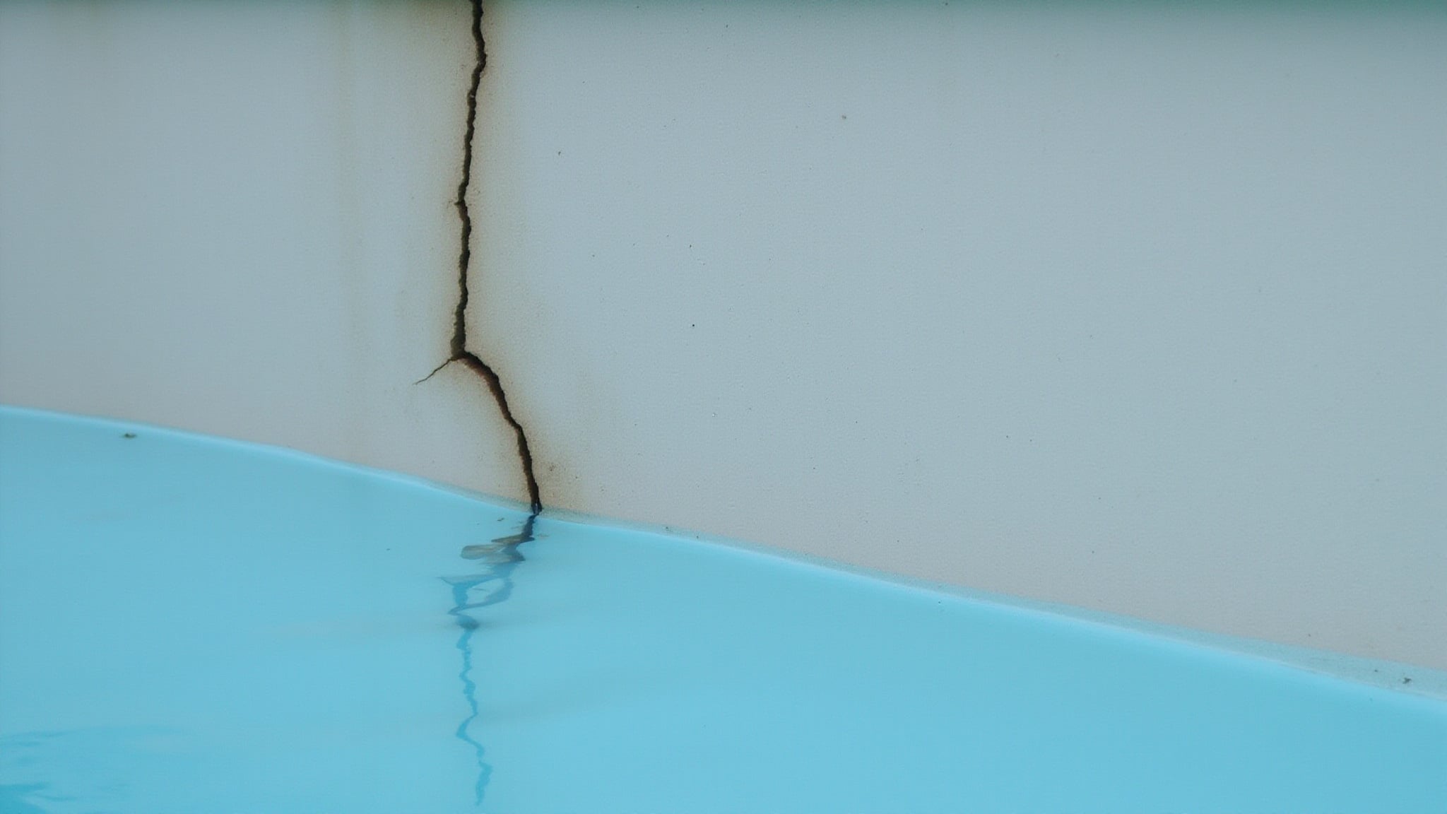 spider vs structural crack depth